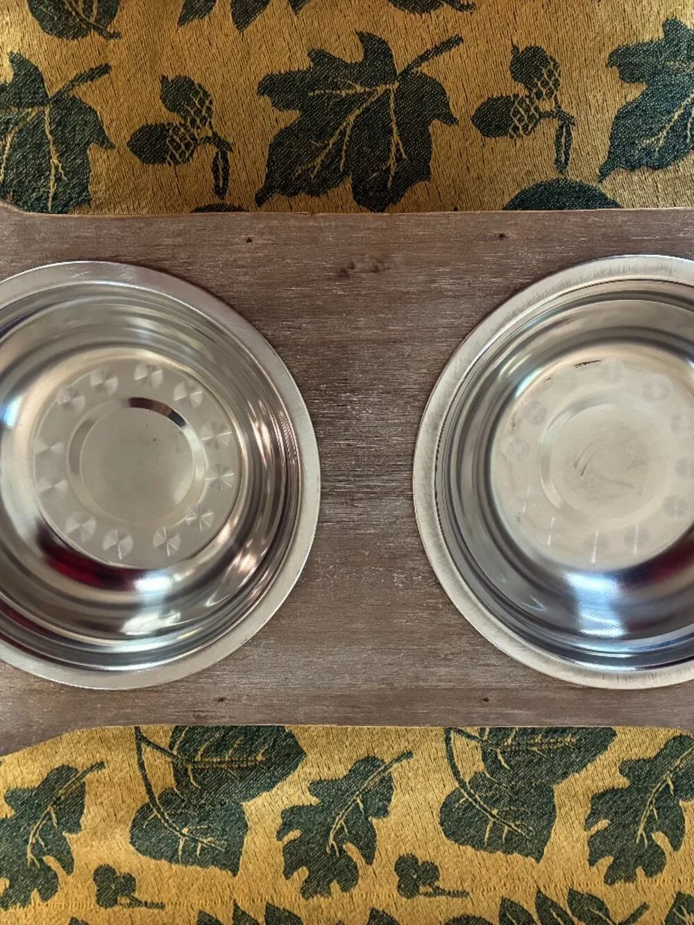 Food bowls in wooden bone-shaped stand. NWT